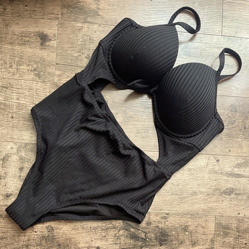 Shade & Shore Black Swimsuit, size 38D